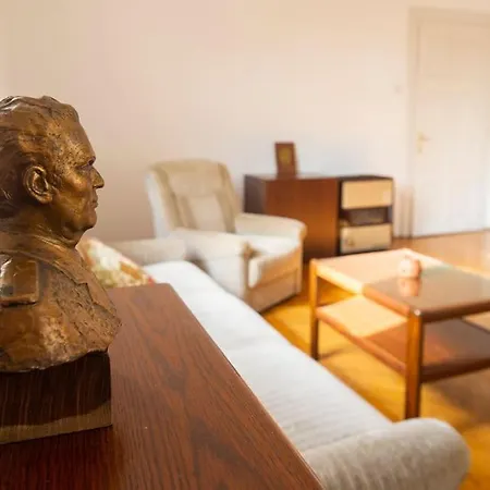 아파트 Socialist Experience In The Center